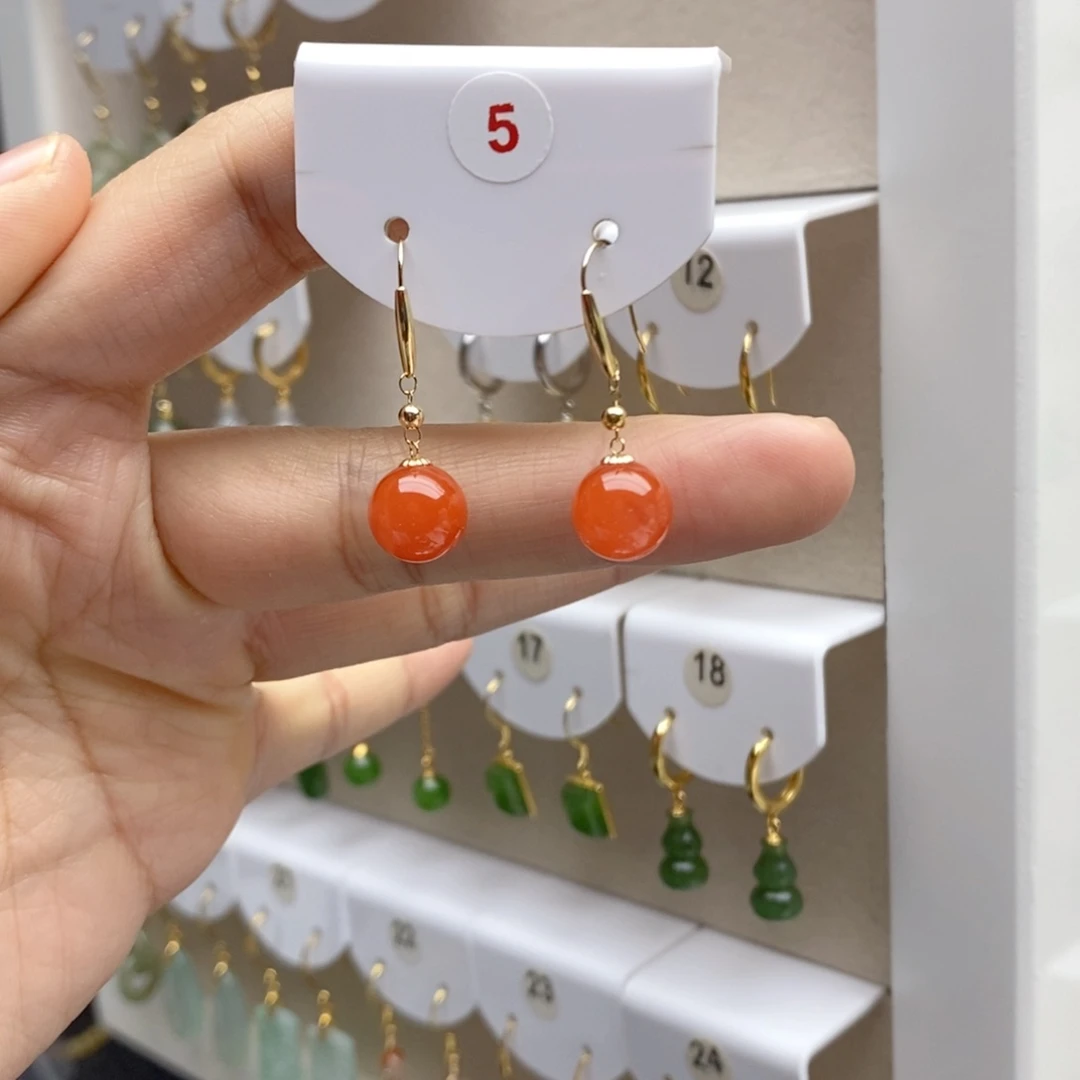 18K金镶嵌南红玛瑙耳饰