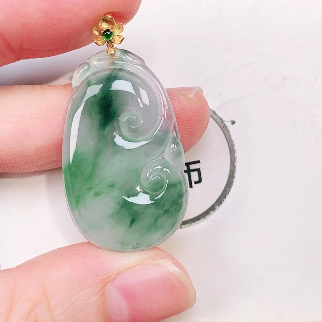 翡翠18K金镶嵌颈饰
