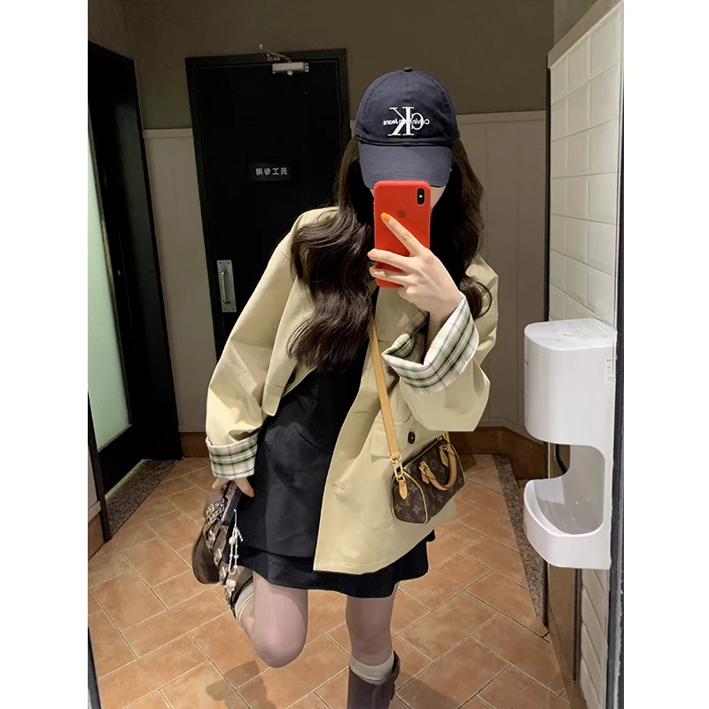 卡其色短款风衣外套女2025春季新款高级感宽松休闲巴恩风撞色上衣