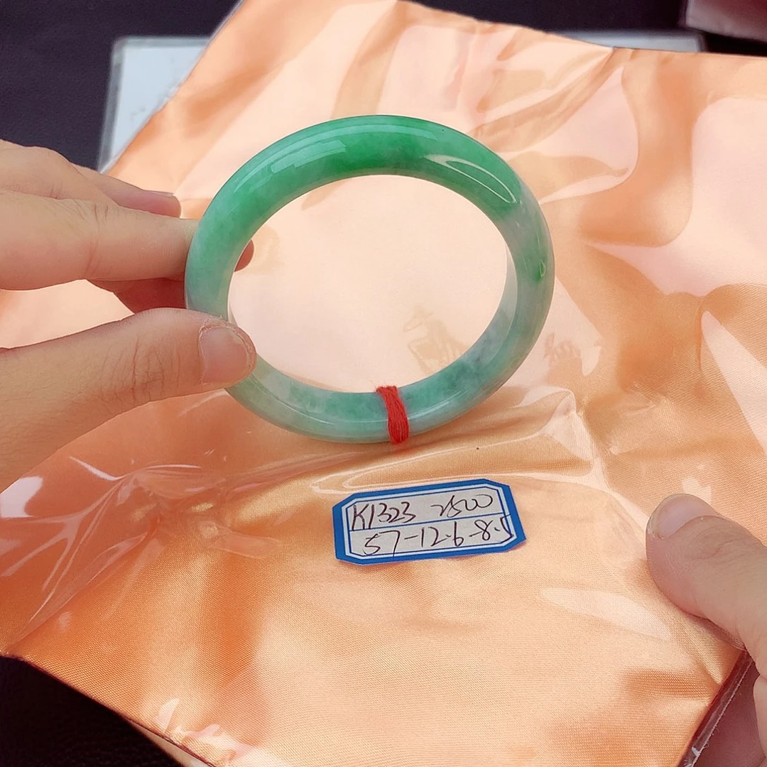 翡翠手镯未镶嵌翡翠