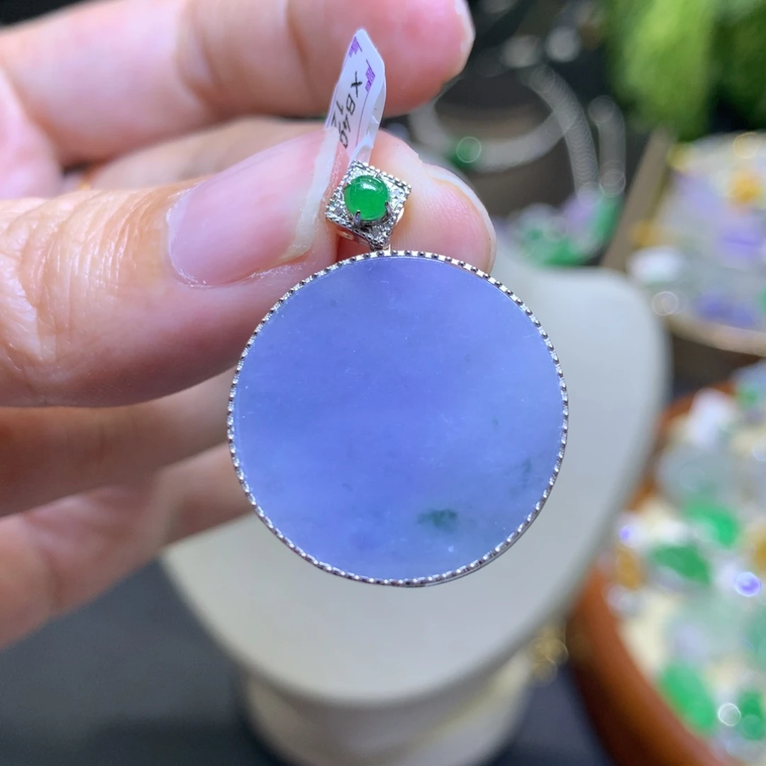 颈饰18K金镶嵌翡翠