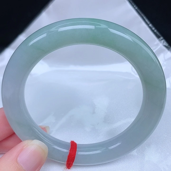 未镶嵌手镯（圆镯）翡翠天然