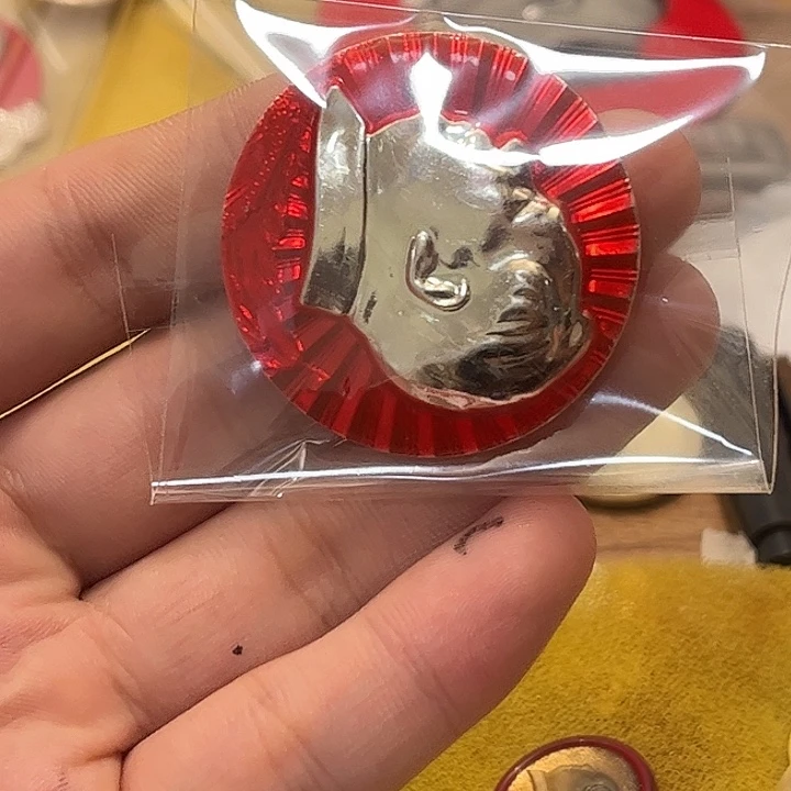 牛***像章一一一一一高贵轻