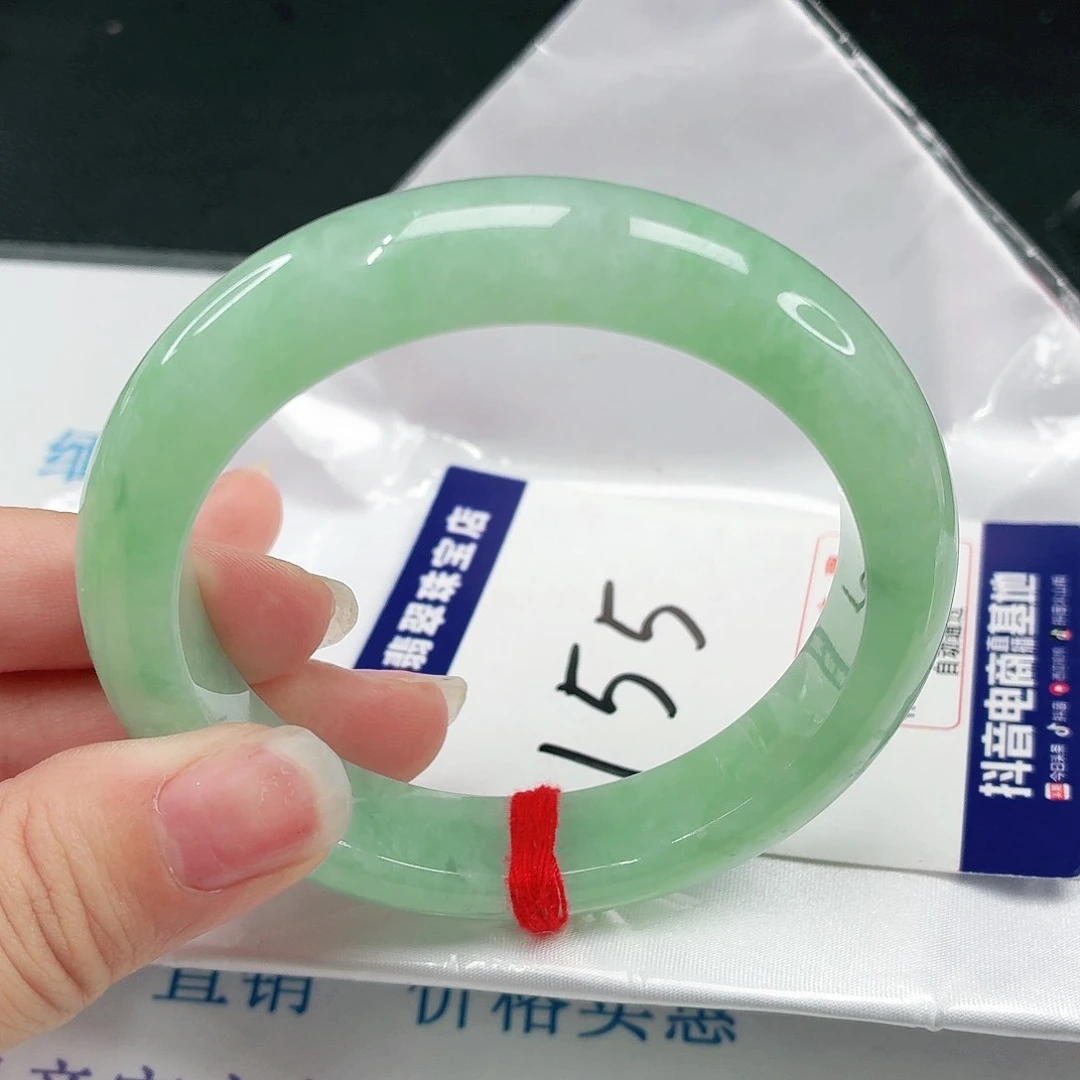 翡翠手镯未镶嵌翡翠