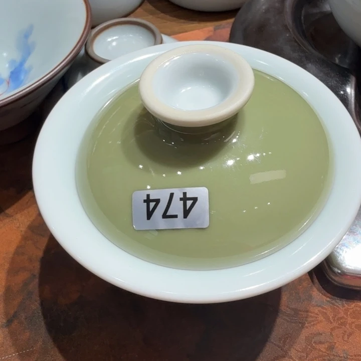 皓**灯豆青盖碗容量110毫升