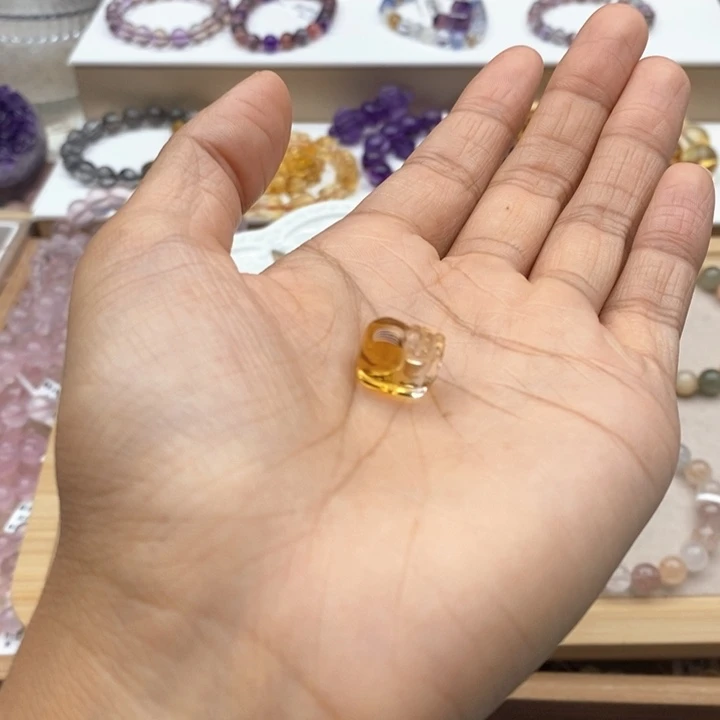 未镶嵌手链水晶在****?巴西黄水晶貔貅