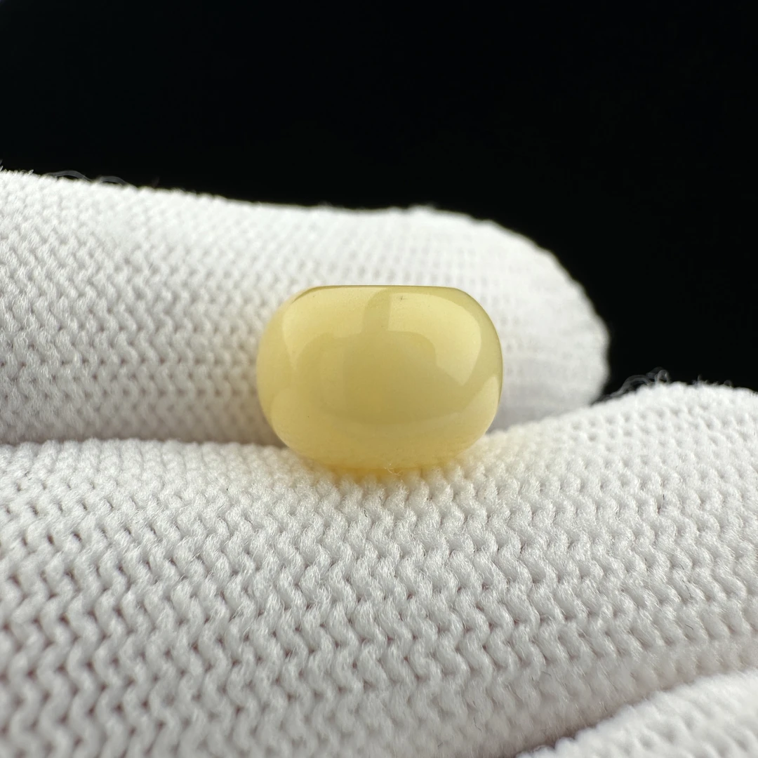 B8856【瑕疵】天然原矿蜜蜡 老型10.7*7.6mm支持复检假一罚十