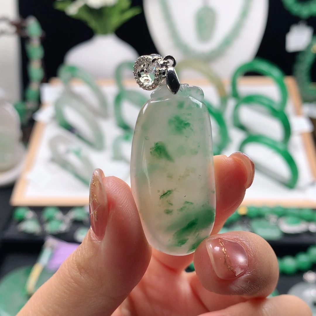 石英质玉未镶嵌颈饰