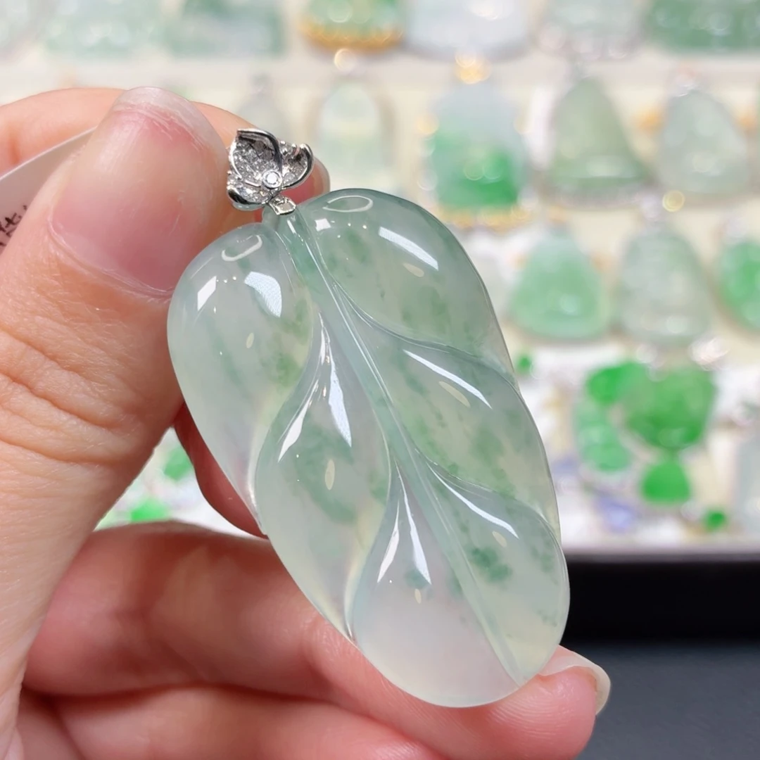 颈饰18K金镶嵌翡翠