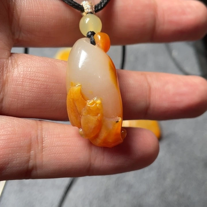石英质玉（黄龙玉）合金颈饰