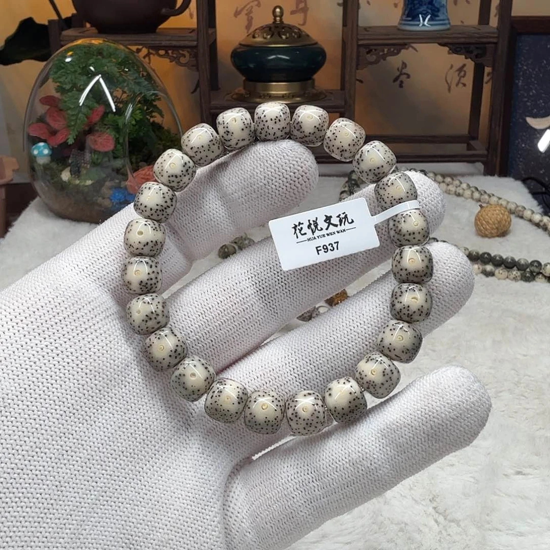 星月菩提吊坠10x9 石玉料月留白F937