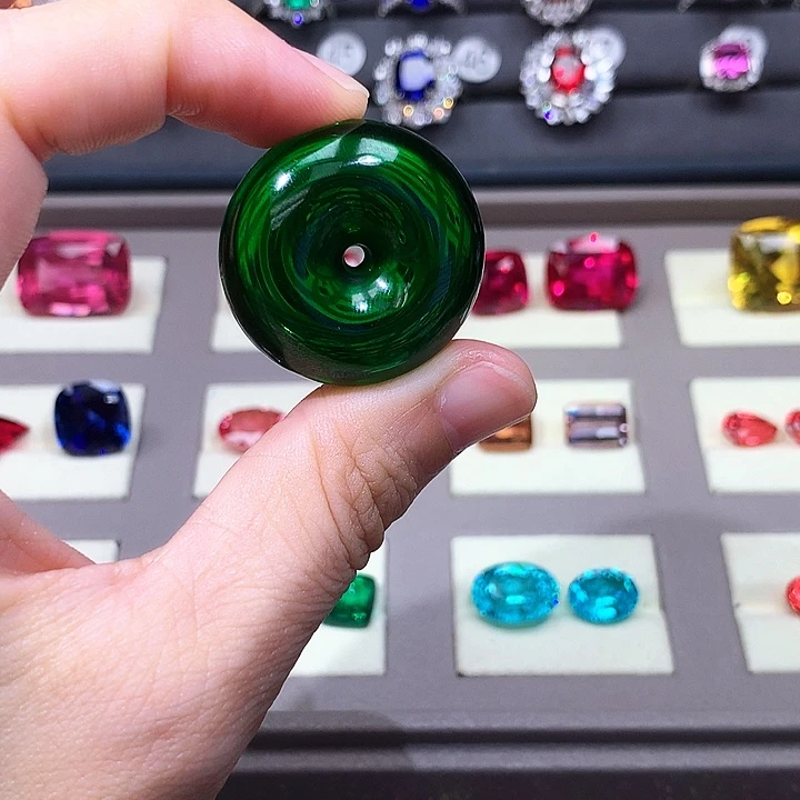 烂***士合成（培育）石榴石裸石未镶嵌