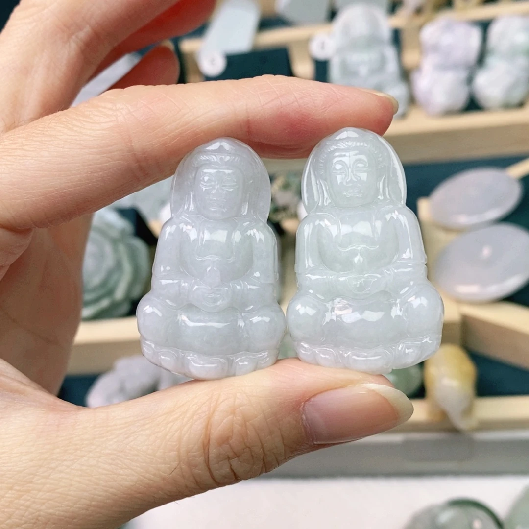 翡翠未镶嵌颈饰观音发货发其一