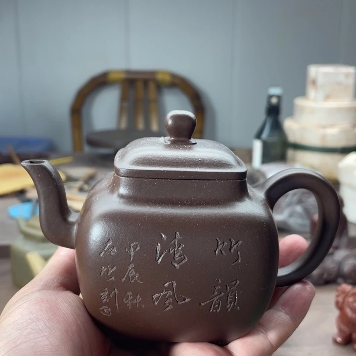 茶壶紫砂鸣远四方，紫泥