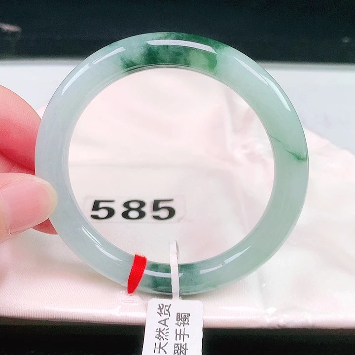 翡翠未镶嵌手镯（圆镯）585