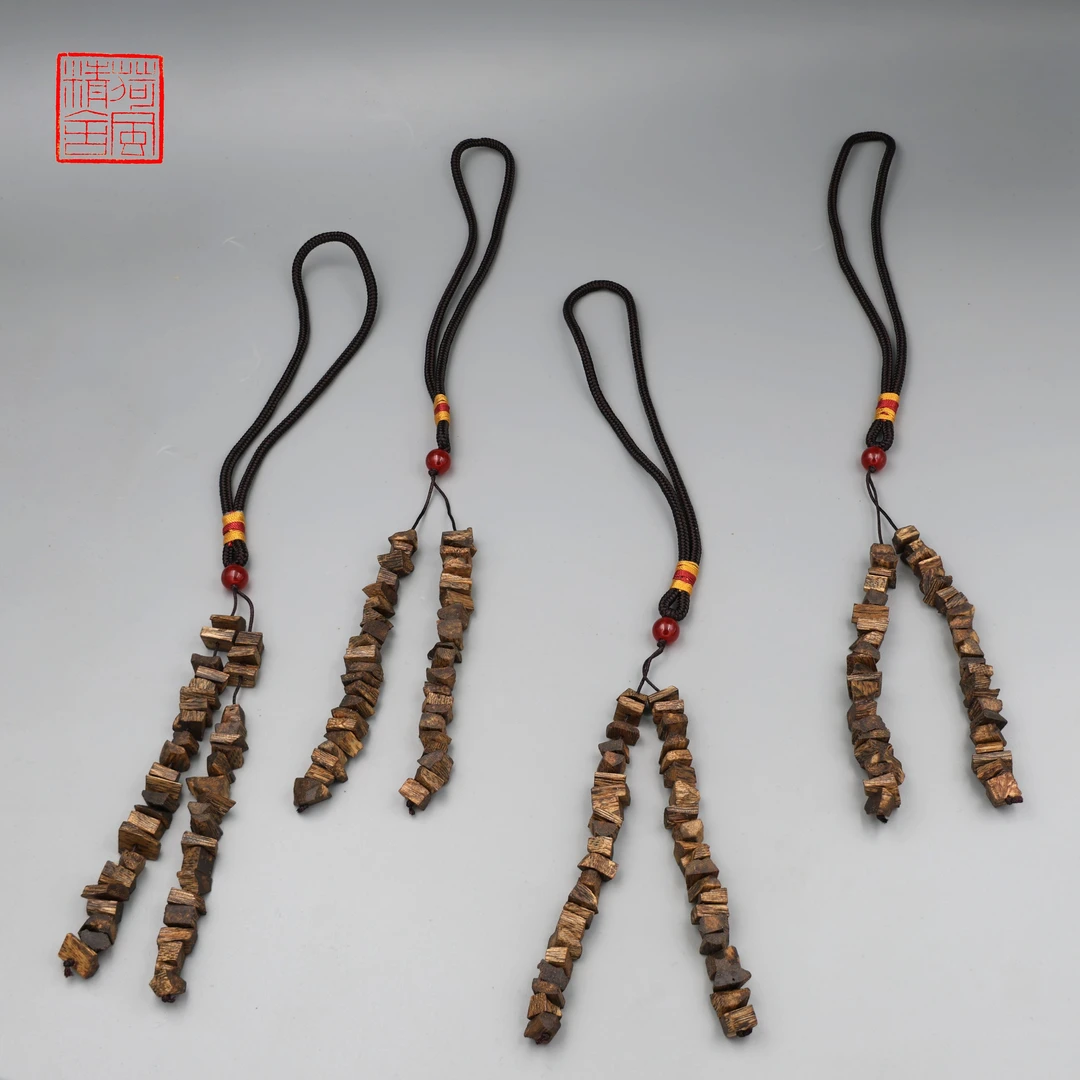 沉香海南沉香莺歌绿棋楠随形车挂/包挂/钥匙挂（多样性发货）-CX335