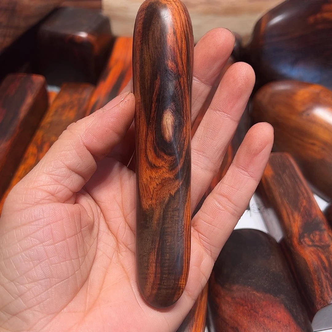 交趾黄檀（大红酸枝）室**和