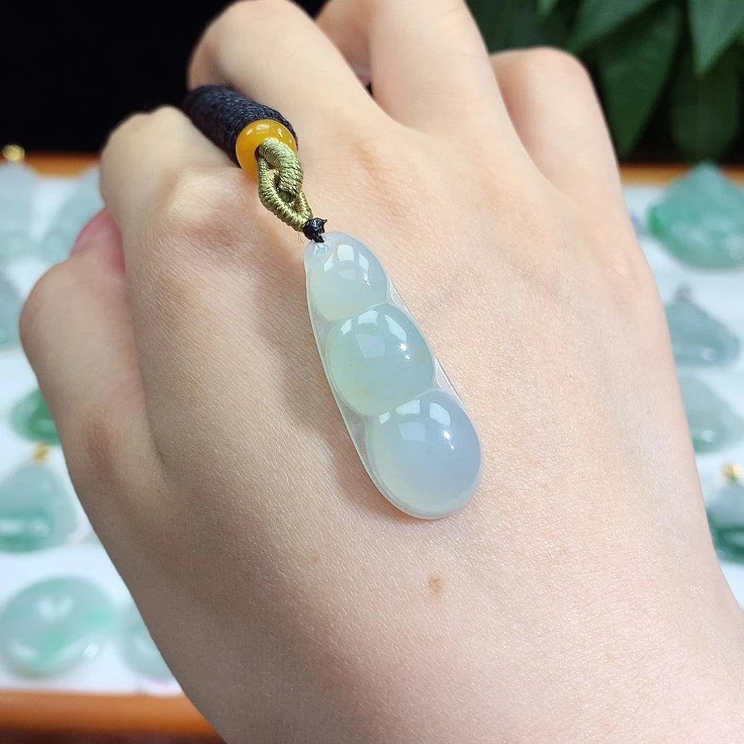 翡翠未镶嵌颈饰四季豆