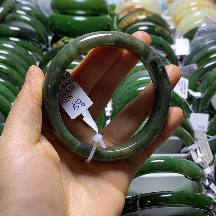 未镶嵌手镯和田玉（碧玉）正圈58有瑕