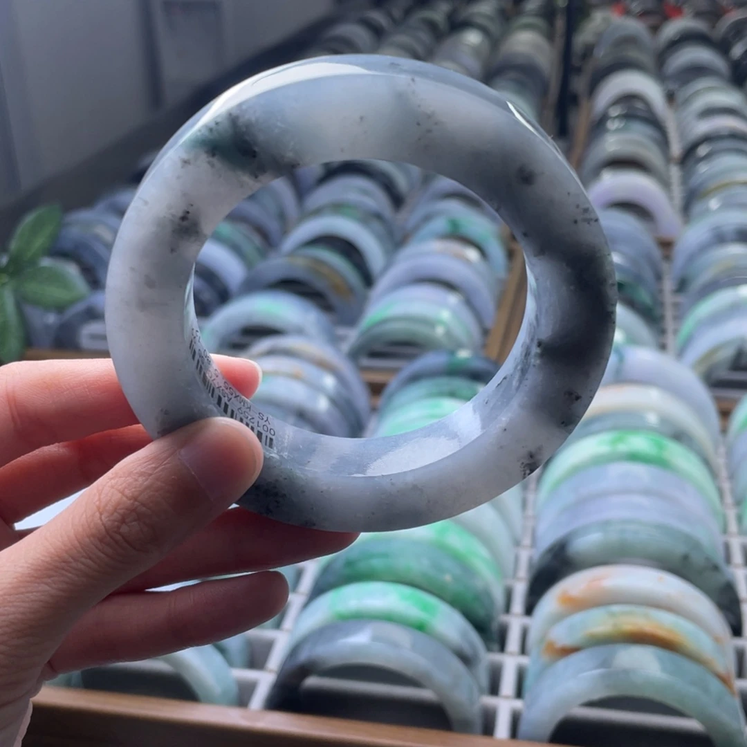 定制翡翠未镶嵌翡翠手镯