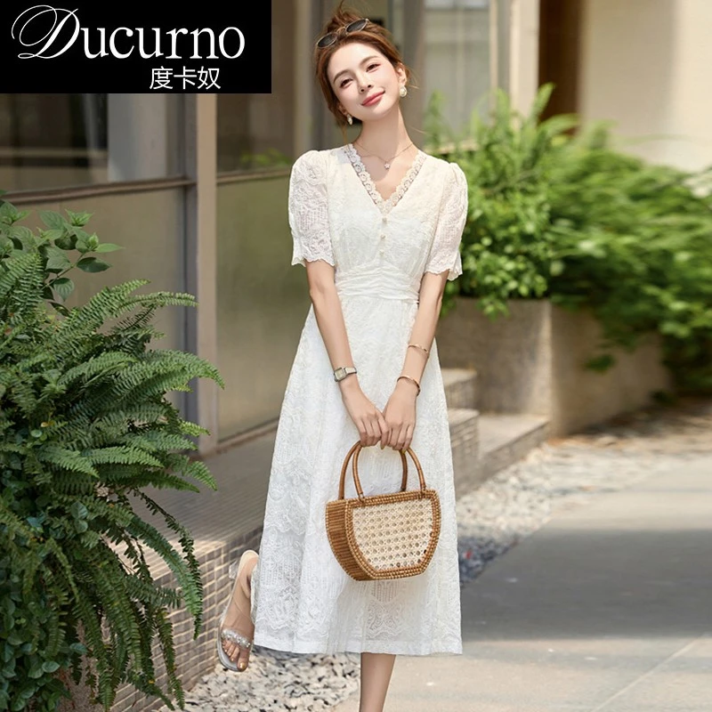 温柔风米白色蕾丝法式连衣裙夏季气质收腰显瘦裙子纯欲慵懒风女装