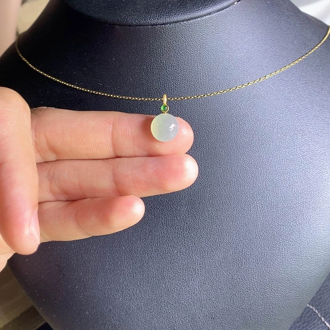 颈饰18K金镶嵌翡翠