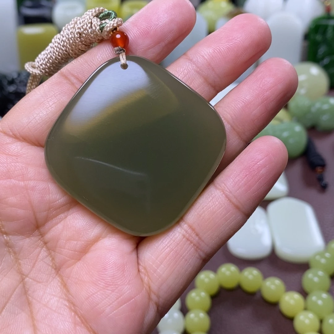 和田玉未镶嵌颈饰