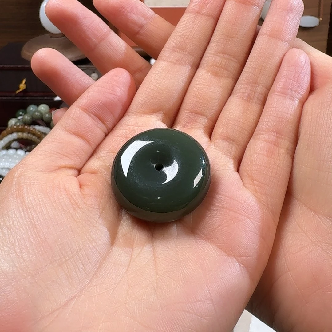 R***u和田玉未镶嵌手链