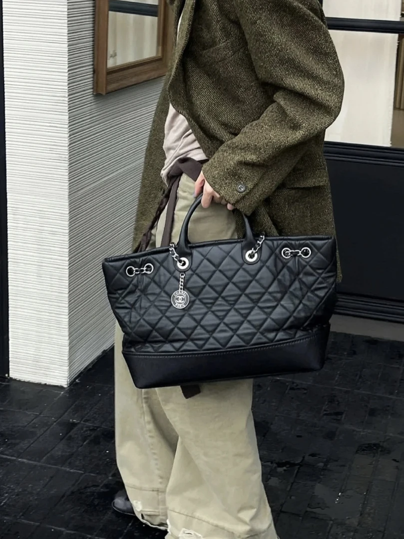 95新 Chanel/香奈儿 8377 黑银手柄字母吊坠托特14