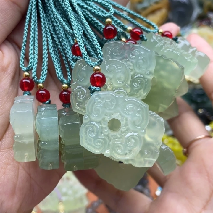 蛇纹石玉未镶嵌吊坠