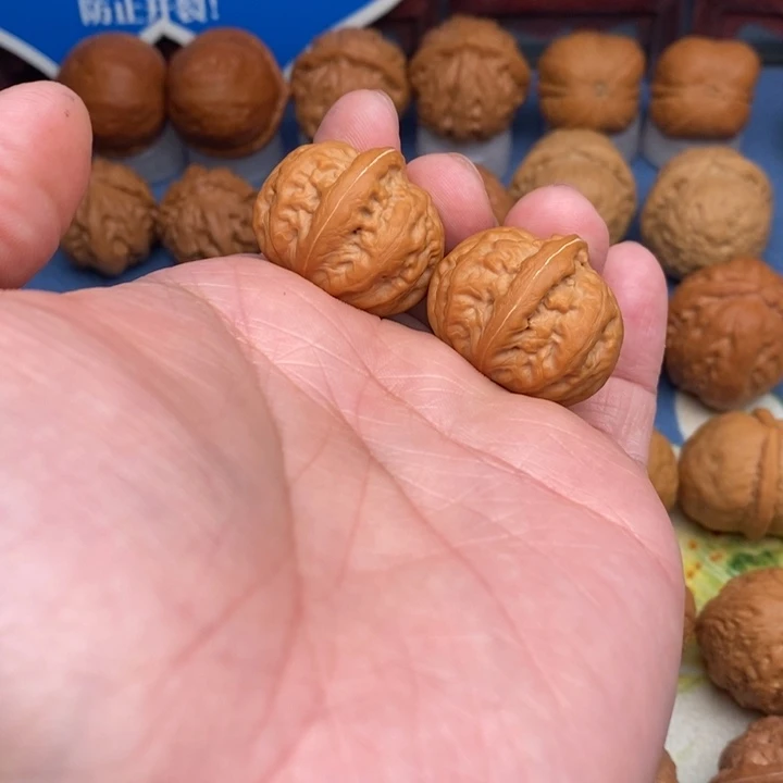 文玩核桃把件玉石方尊