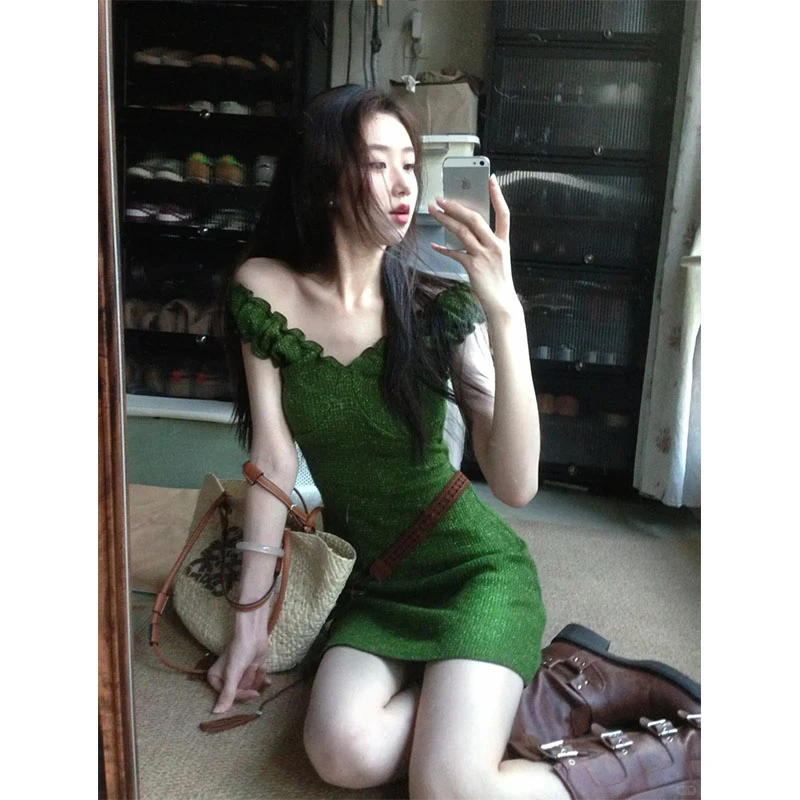 小众设计款显瘦修身高级感无袖V领气质御姐风时尚收腰a字连衣裙女