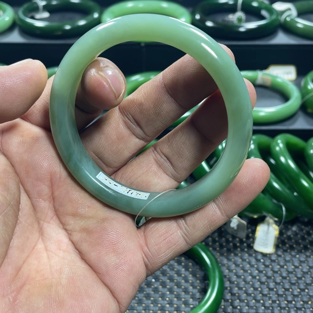 和田玉（碧玉）未镶嵌手镯