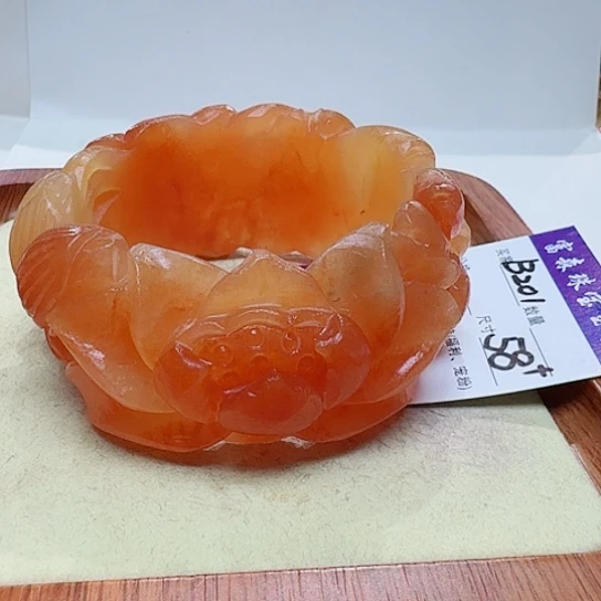 石英质玉（黄龙玉）未镶嵌手镯？