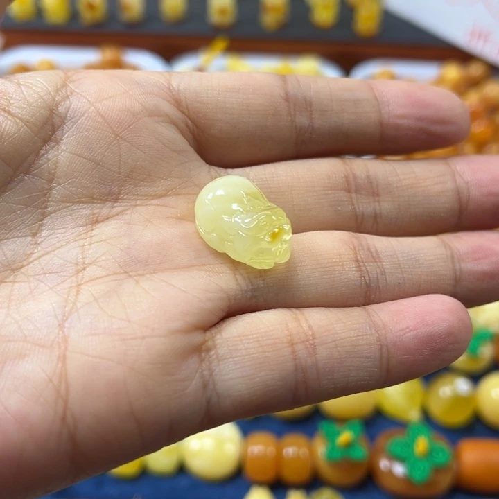 琥珀未镶嵌裸石卡19加精工小貔貅