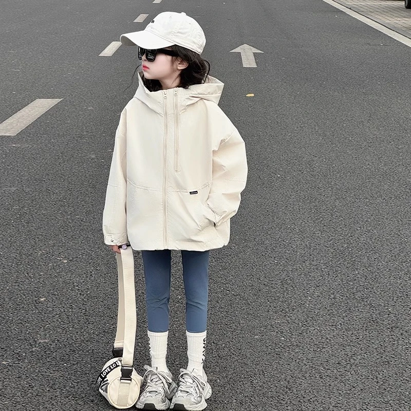 女童2025新款外套春秋儿童冲锋衣春装女孩春季超好看户外连帽风衣