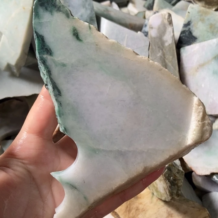 翡翠颈饰未镶嵌天然翡翠