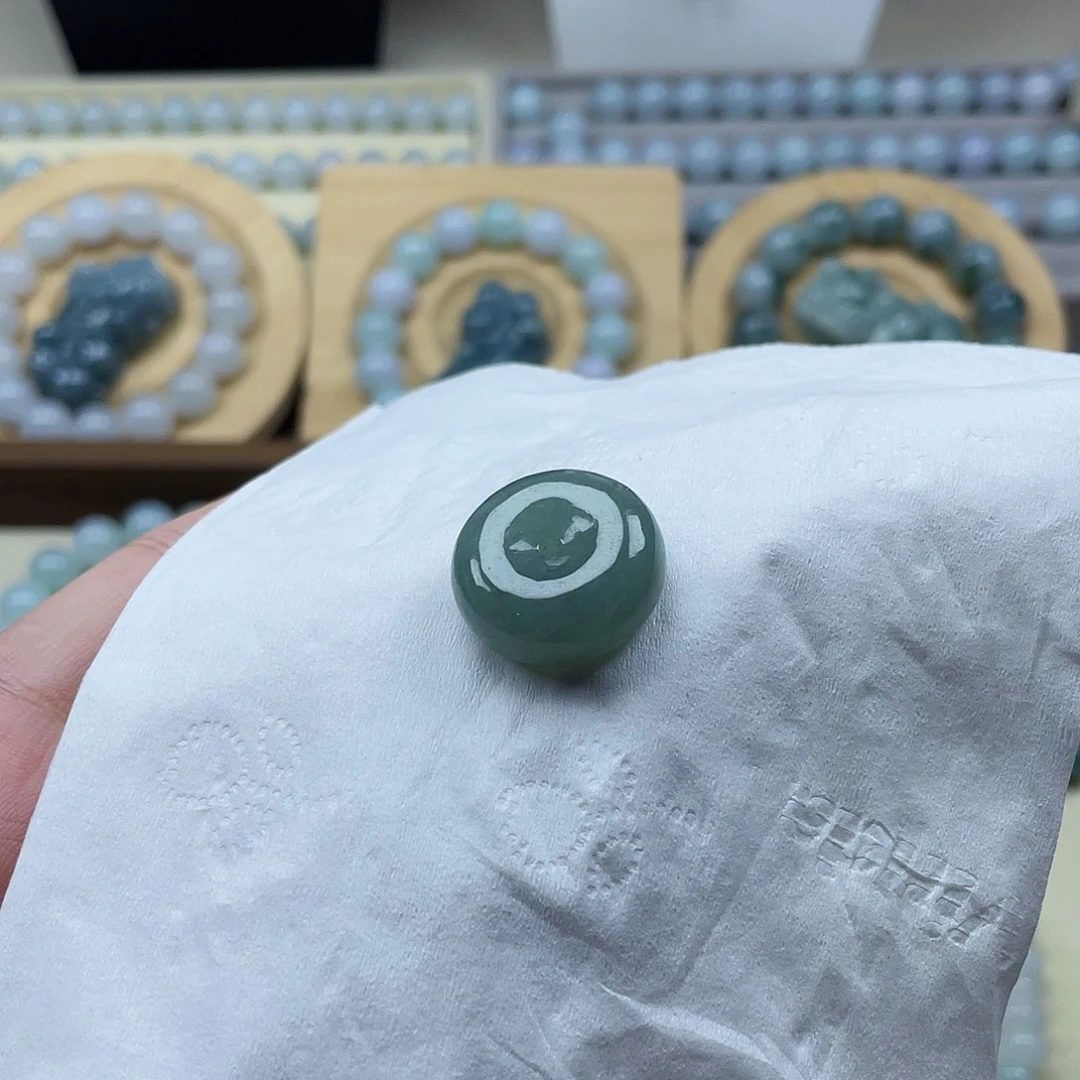 颈饰未镶嵌翡翠面包扣
