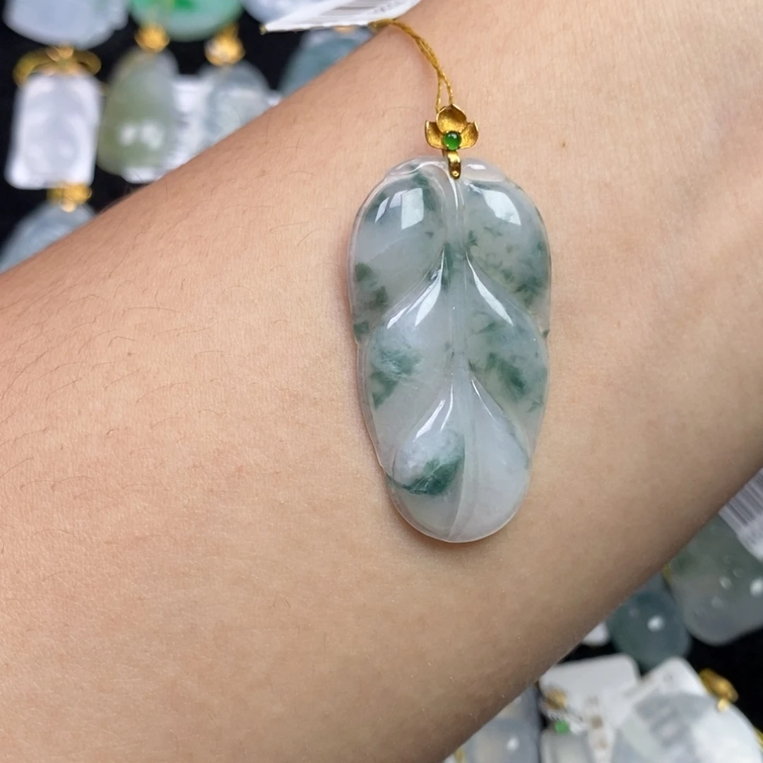 翡翠18K金镶嵌颈饰叶子