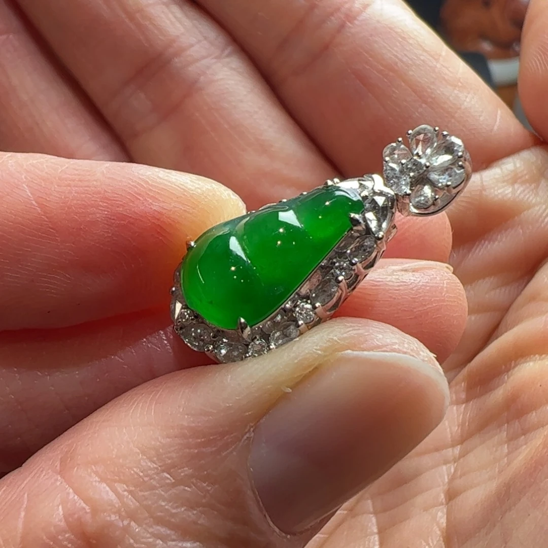 颈饰18K金镶嵌翡翠缅料天然翡翠A货