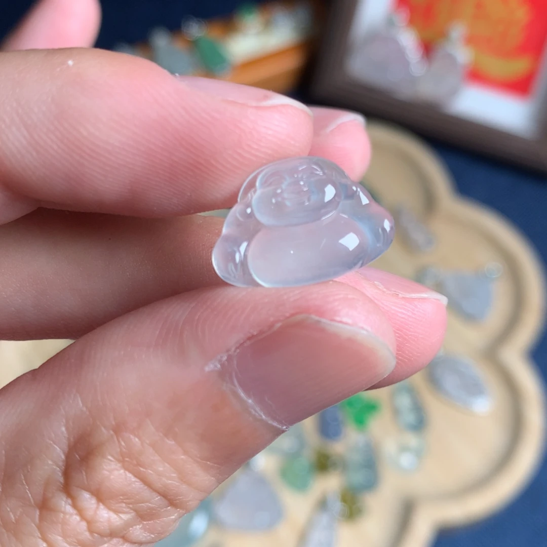 翡翠未镶嵌颈饰佛公