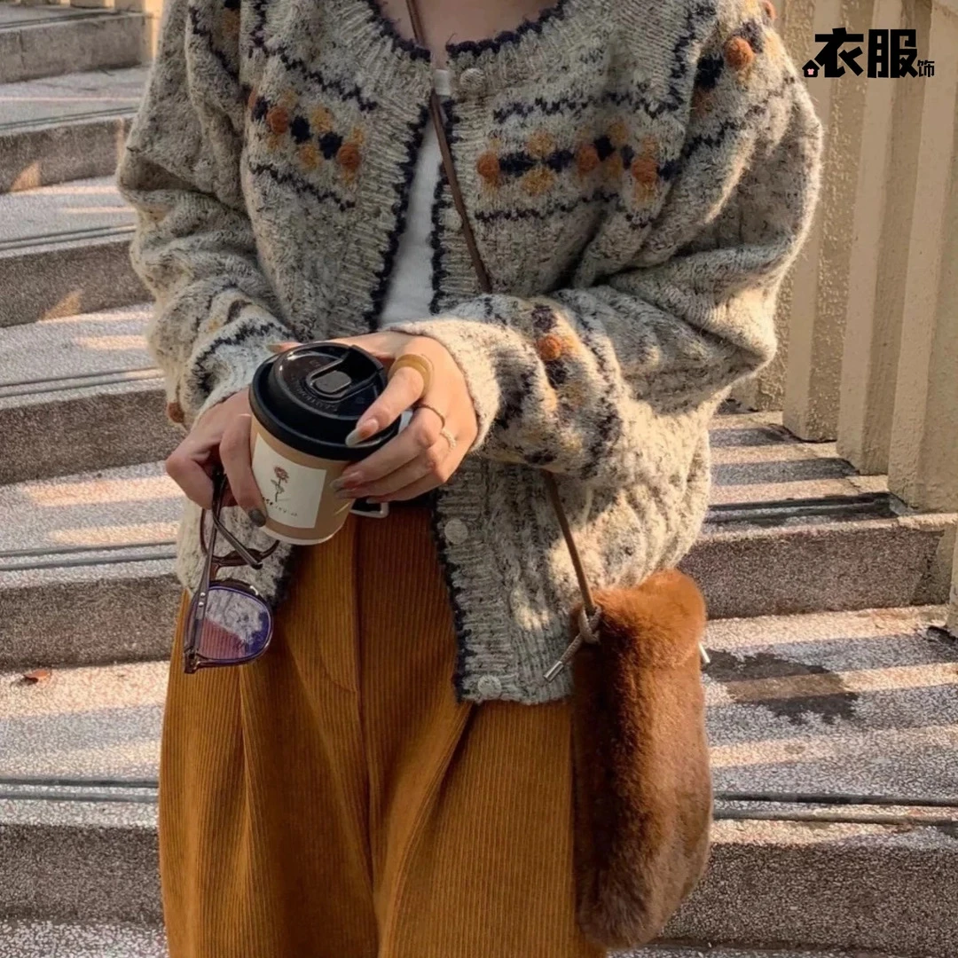 HL高级感毛衣女秋冬刺绣上衣慵懒风软糯外套百搭时尚复古圆领