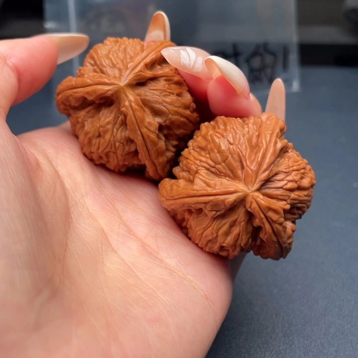 来***会文玩核桃吊坠白狮子