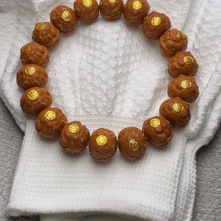 吊坠猴头核桃1.5金蟾王，手套刷子文玩袋