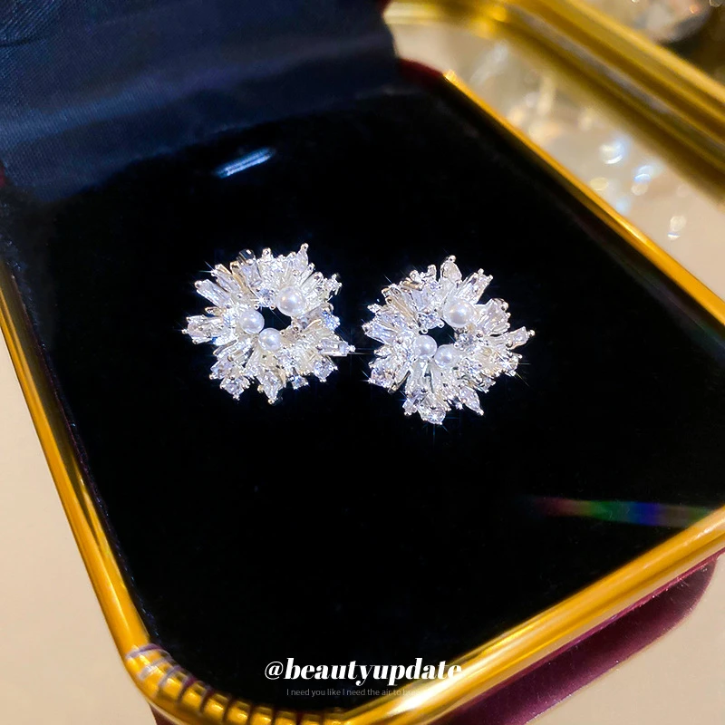 铜合金耳饰 晶簇花朵设计感锆石珍珠耳钉轻奢小众耳环高级感精致