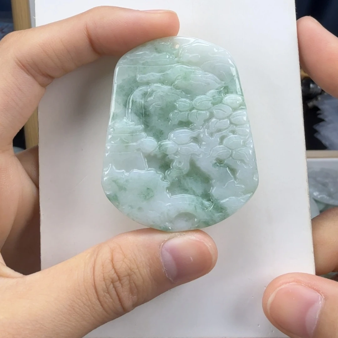 翡翠挂件未镶嵌翡翠