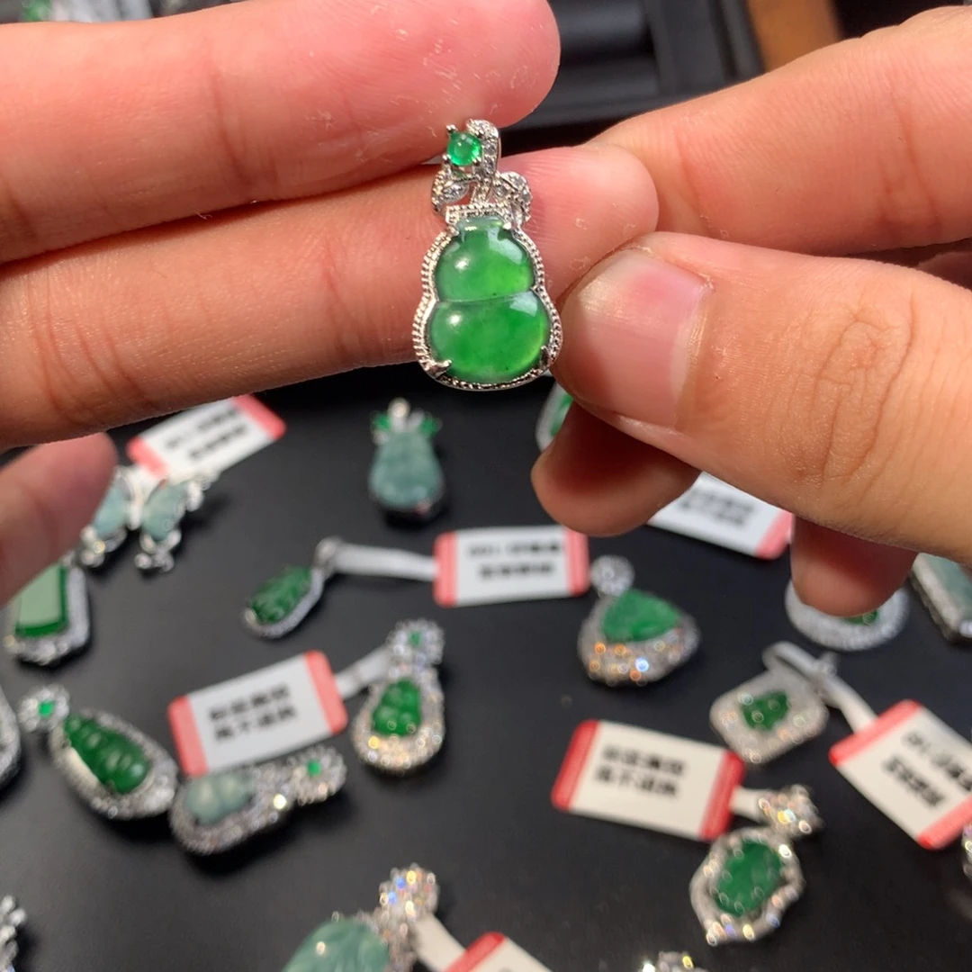 吊坠(不含链)未镶嵌翡翠