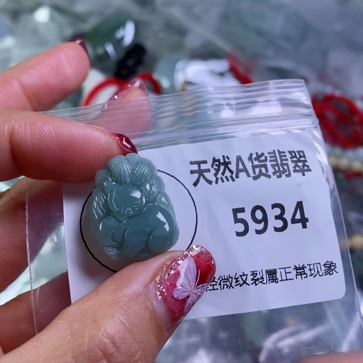 翡翠颈饰未镶嵌吊坠