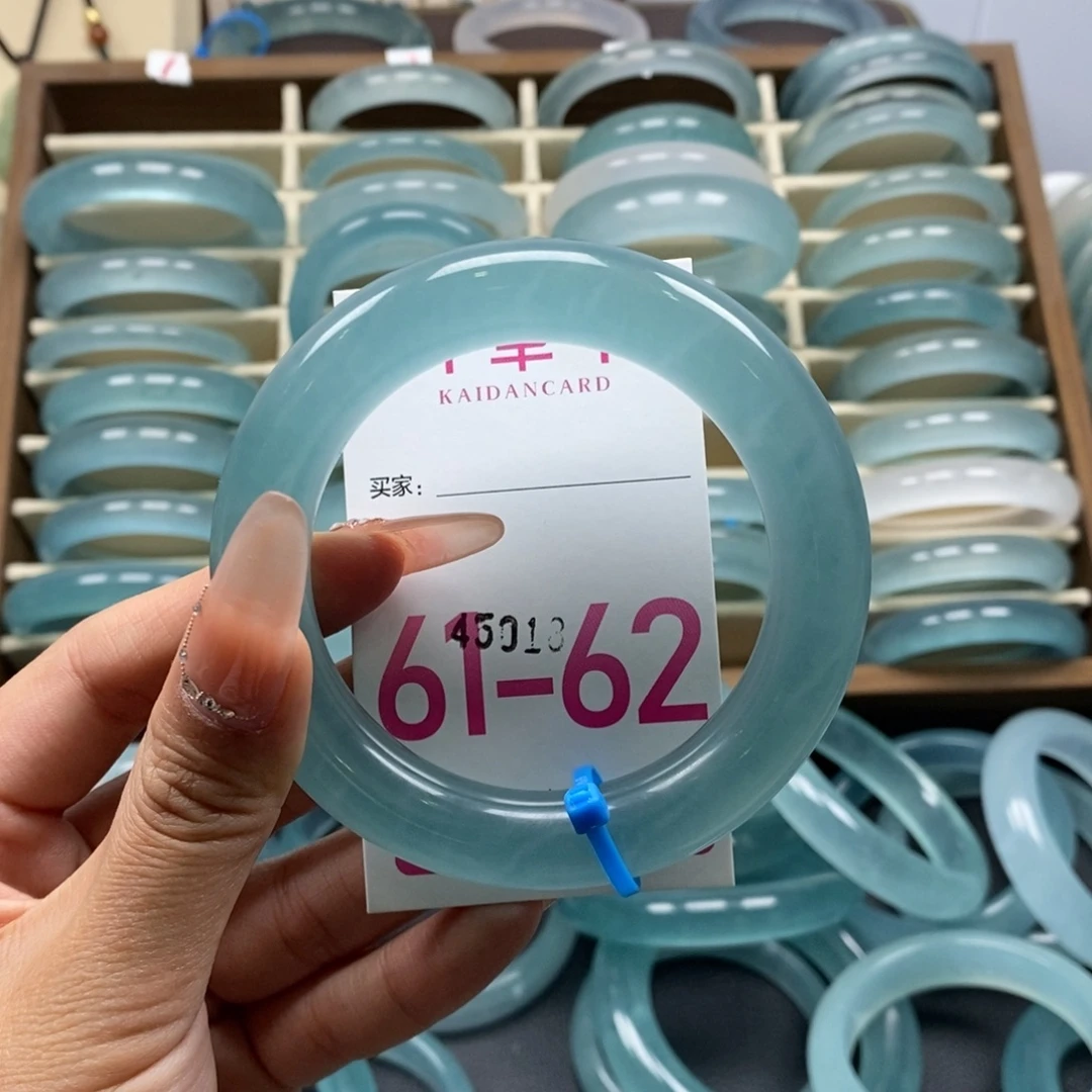 ****石英质玉未镶嵌手镯