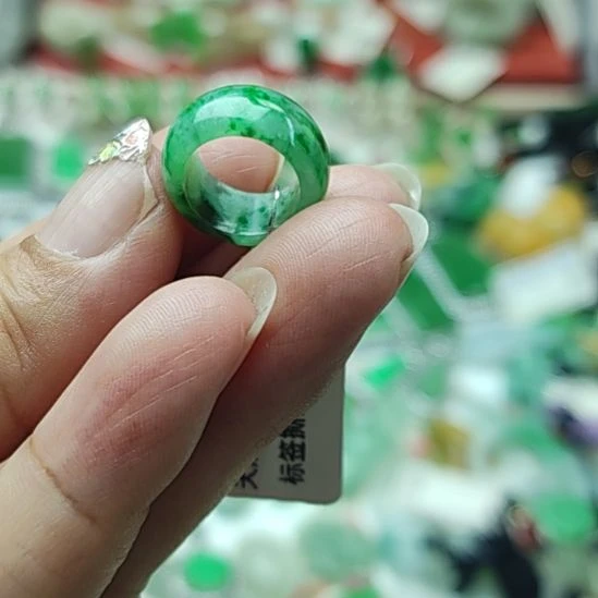 翡翠未镶嵌颈饰19